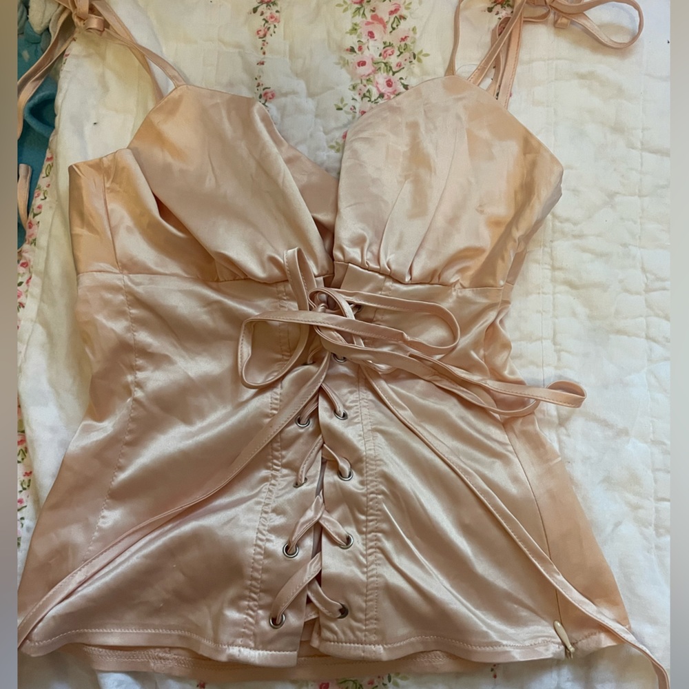 Pretty little thing top